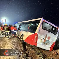 20250102 THL2 Verkehrsunfall mit Bus bei Zell 2.jpg