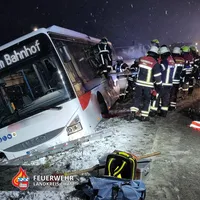 20250102 THL2 Verkehrsunfall mit Bus bei Zell 1.jpg